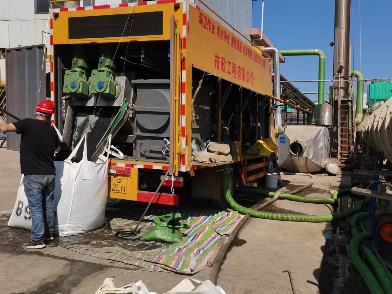 吉隆淤泥压干处理