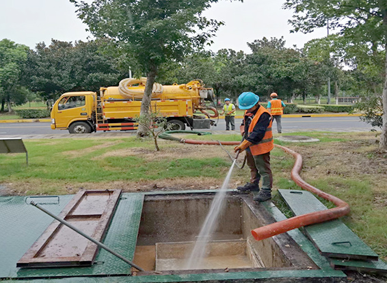 吉隆化油池清理